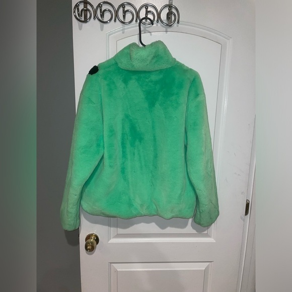 New! Nike Faux Fur Neon Green Swoosh Bomber Logo Zip Jacket 💚💚 Small - Picture 11 of 16